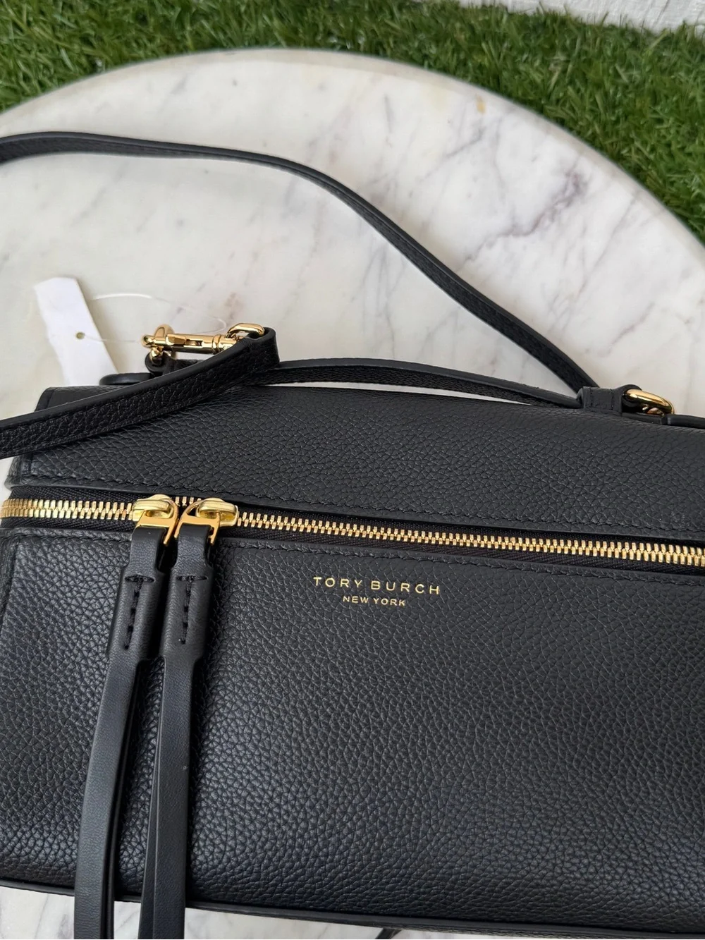 TORY BURCH SLIM ROMY TOP HANDLE
BAG in Black Leather Crossbody Bag like new - Picture 9 of 16